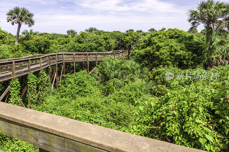 海龟丘保护区在国家史迹名录(National Register of Historic Places)上，位于新士麦那海滩(New Smyrna Beach)附近，作为卡纳维拉尔国家海滨(Canaveral National Seashore)的一部分，由国家公园管理局(National Park Service)管理。这条大西洋海岸附近的木板路蜿蜒穿过周围